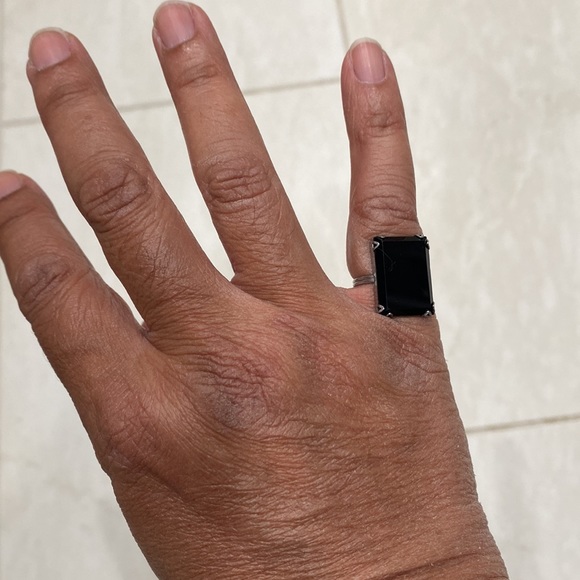 This precious 2.5g Sterling Silver ring, sold to me as onyx is marked, size 2.75 - Picture 5 of 16